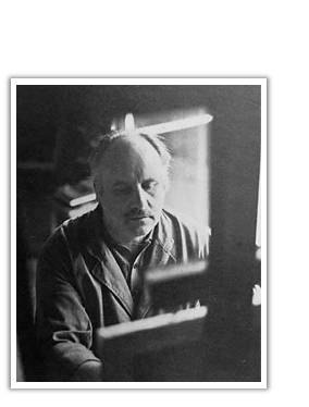 Werner Urfer malend an der Staffelei